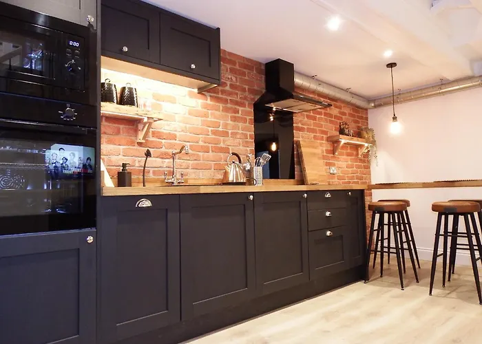 Newly Renovated Stunning Warehouse