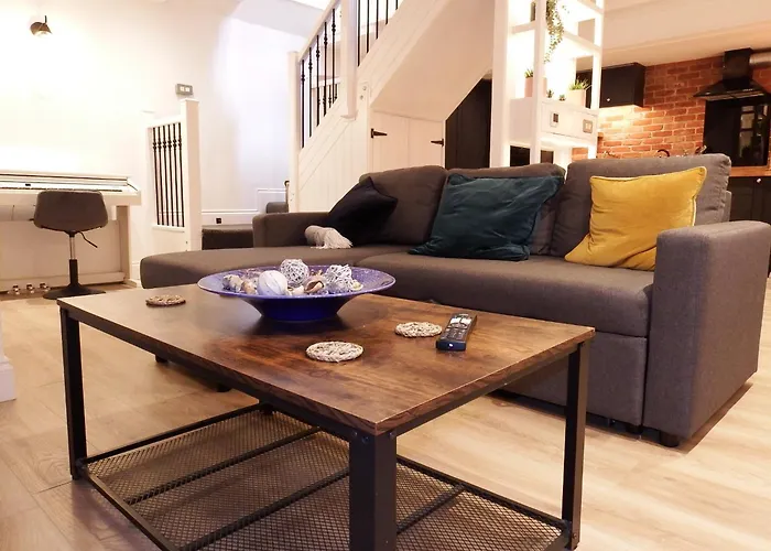 Newly Renovated Stunning Warehouse